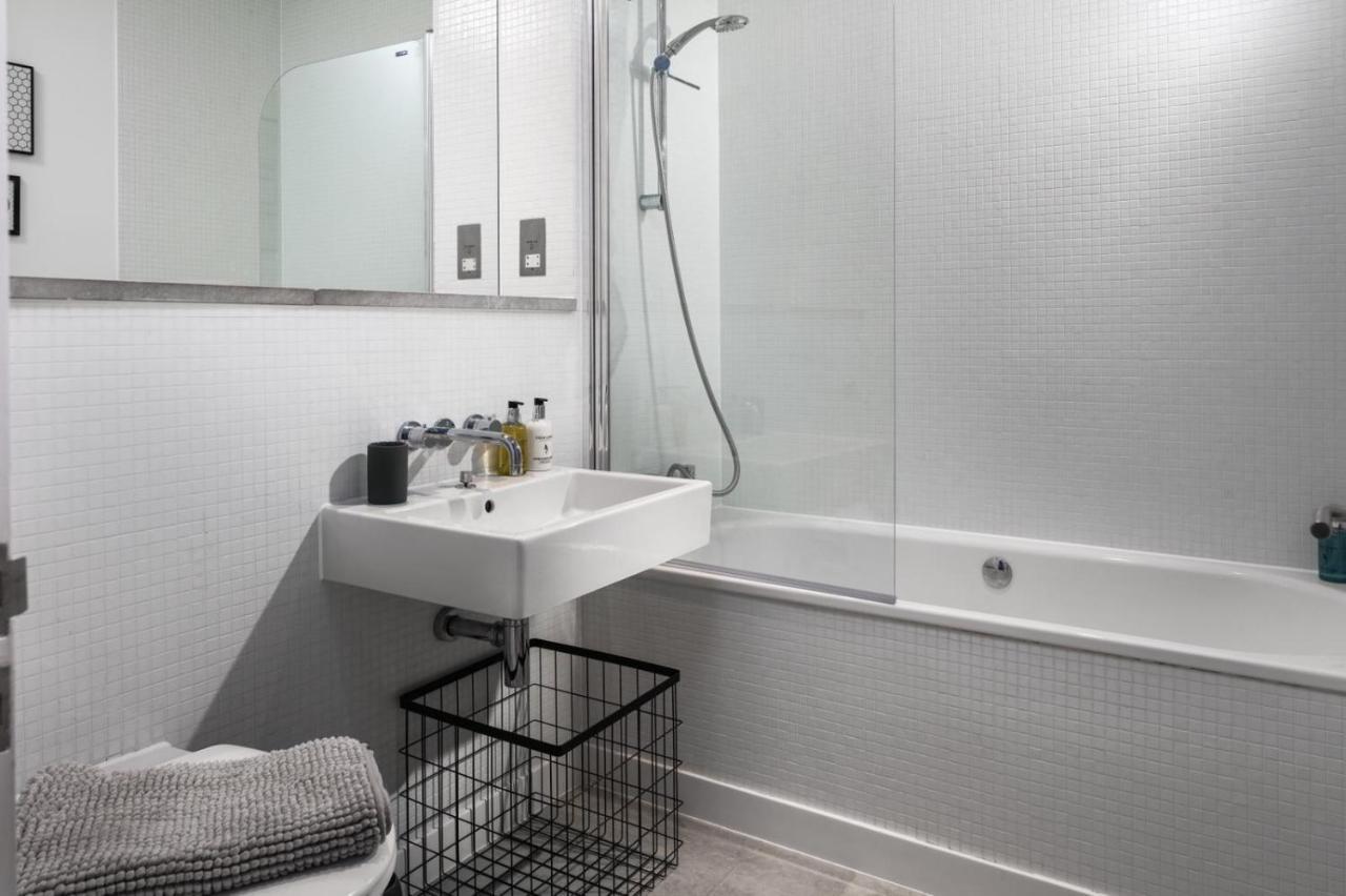 Two-Bedroom Apartment At Royal William Yard, Plymouth Exteriör bild